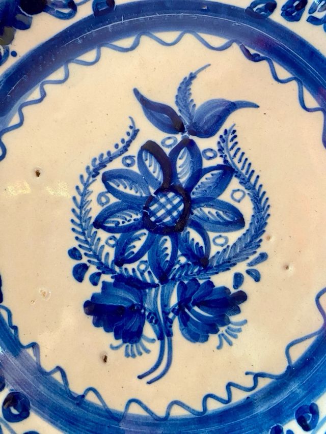 Plato loza Manises azul