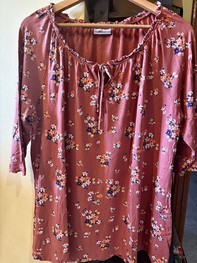 Blusa estampada de flores – tonos coral