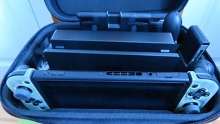 Nintendo Switch V1 cuidada con 2 mandos y extras