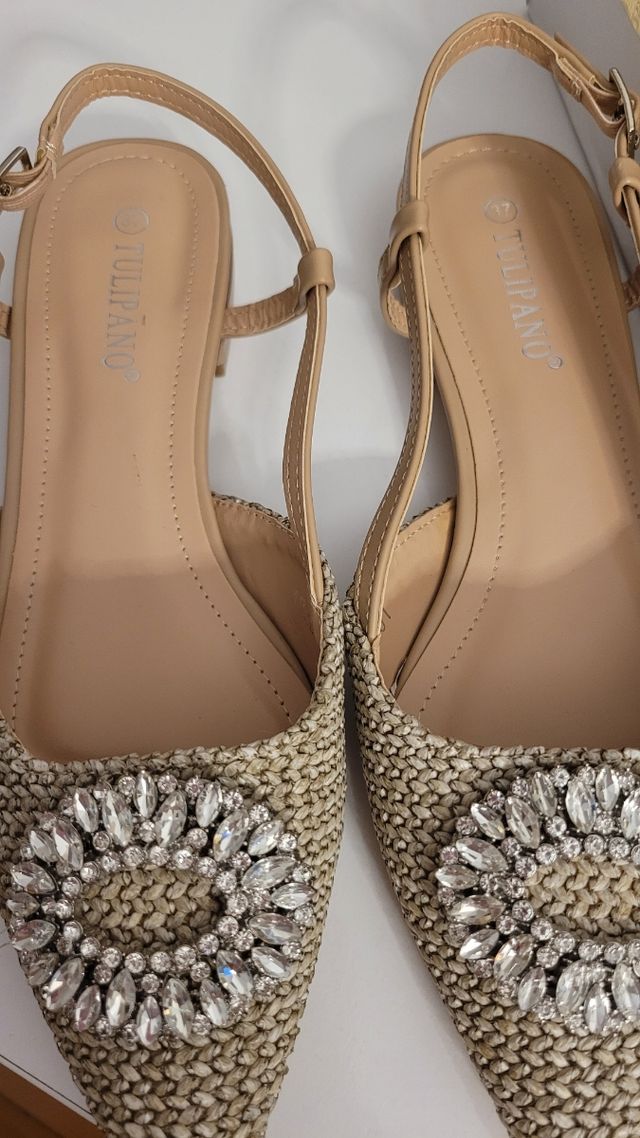 Zapatos Tulipano beige con pedreria sin estrenar!