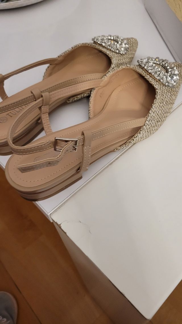 Zapatos Tulipano beige con pedreria sin estrenar!