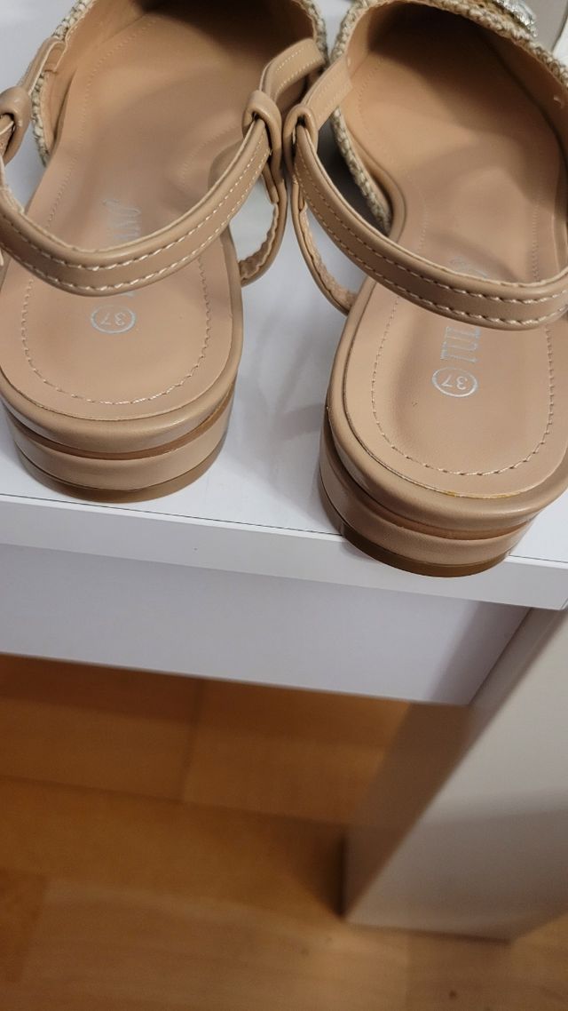 Zapatos Tulipano beige con pedreria sin estrenar!