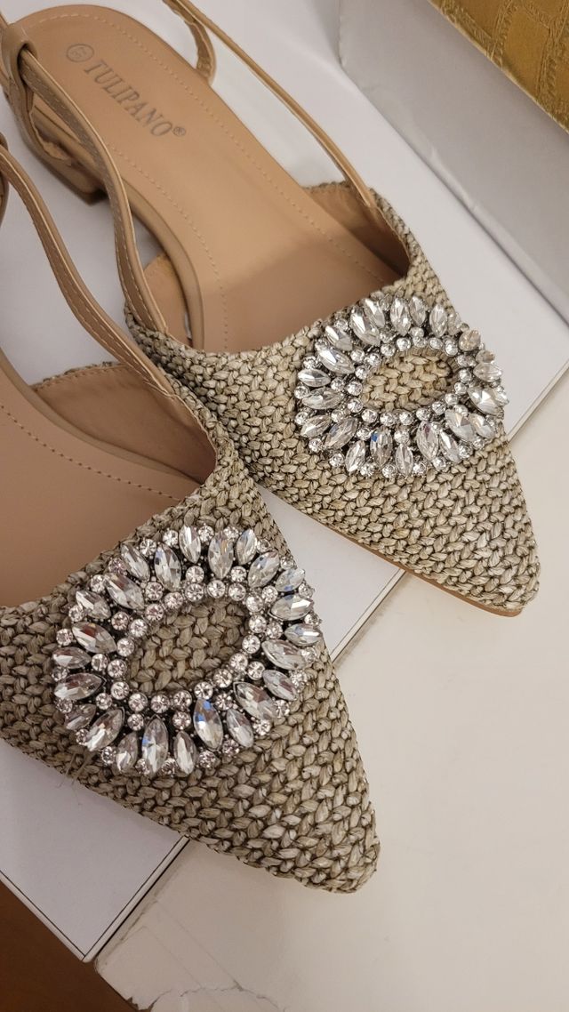Zapatos Tulipano beige con pedreria sin estrenar!