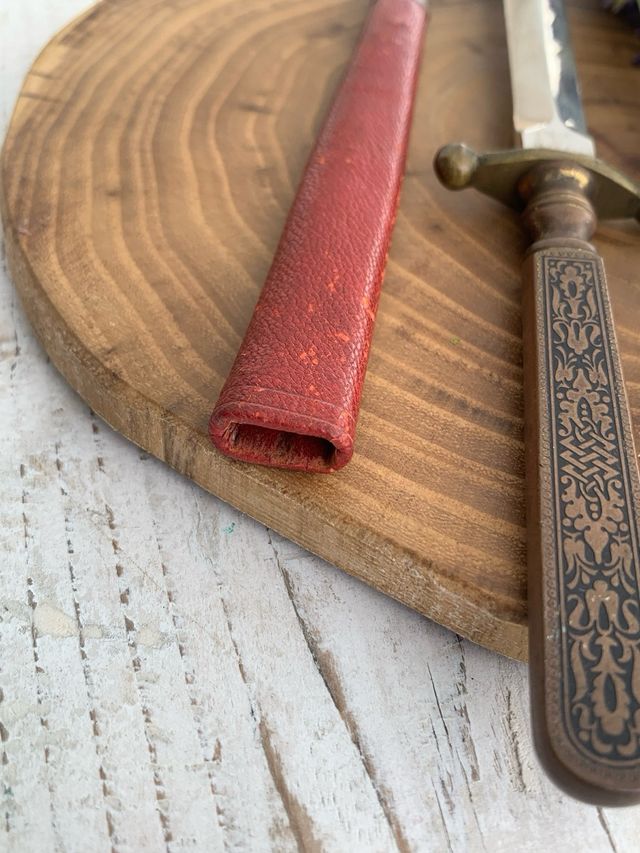 Pugnale antico con fodero