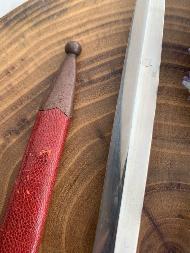 Pugnale antico con fodero