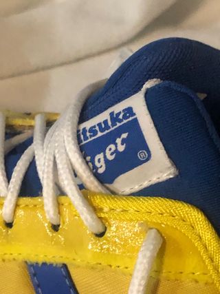 Zapatillas Asics amarillas y azules