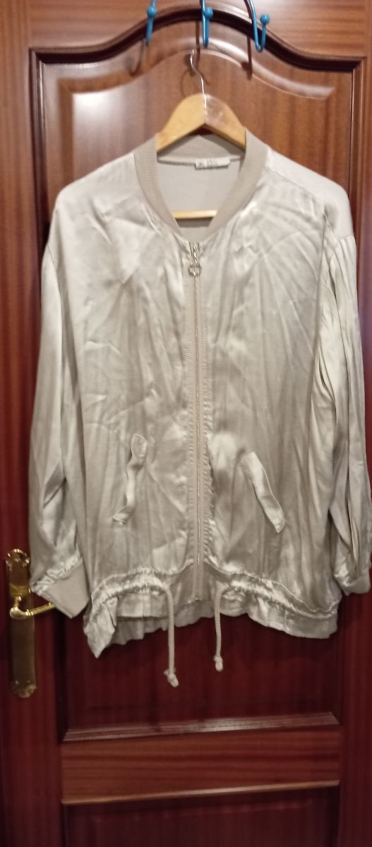 Chaqueta bomber beige mujer