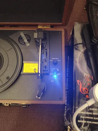 Tocadiscos Voksun portátil marrón