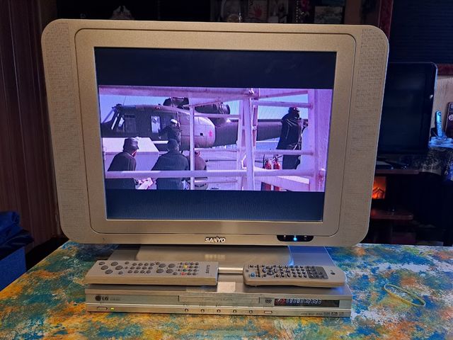 Televisor mas DVD Sanyo y LG Conjunto