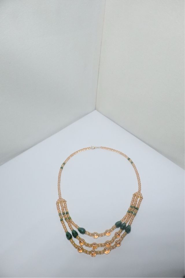 Collar de 3 hileras beige y verde