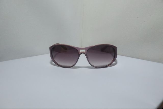 Gafas de sol moradas
