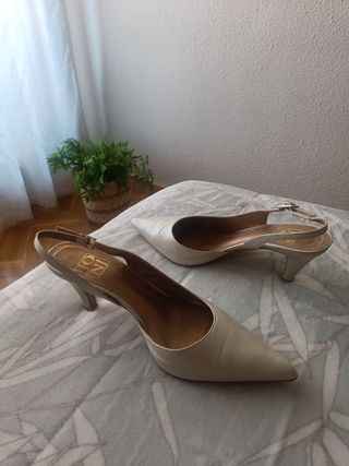 Zapatos tacón beige claro talla 37