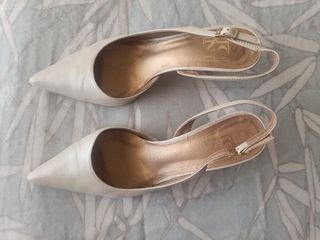 Zapatos tacón beige claro talla 37