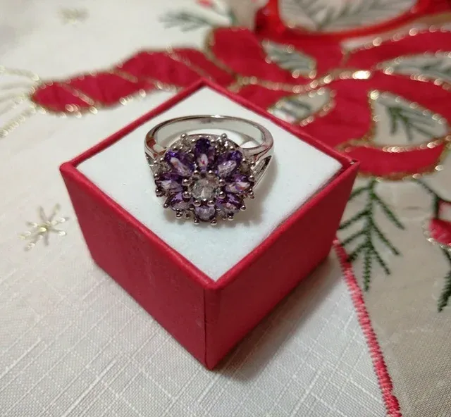 ANELLO IN ARGENTO AMETISTA E DIAMANTINI