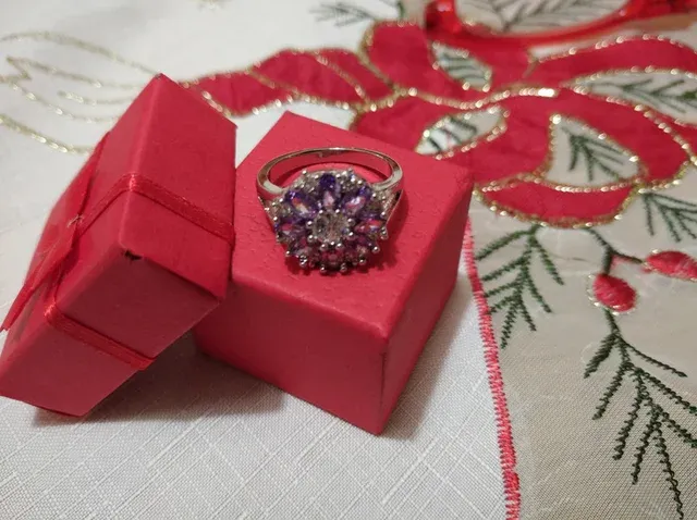 ANELLO IN ARGENTO AMETISTA E DIAMANTINI