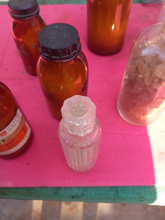 7 frascos farmacia antiguos