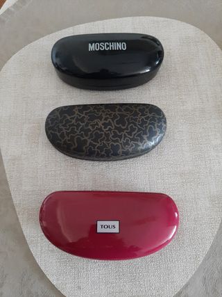 Fundas gafas Moschino & Tous 5 euros la unidad