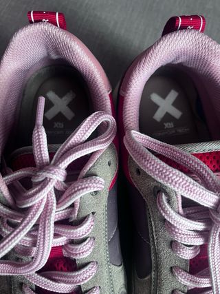 Zapatillas Xti mujer - Gris , rosa y rojo