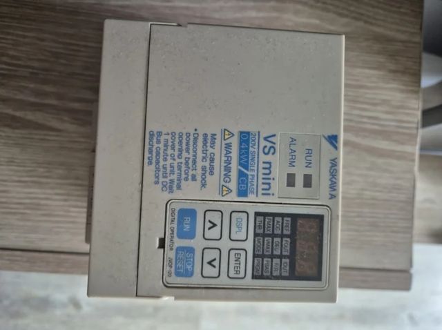 Variador frecuencia Yaskawa CIMR-XC200B0P4 220V