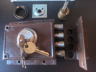Cerradura puerta 4 llaves