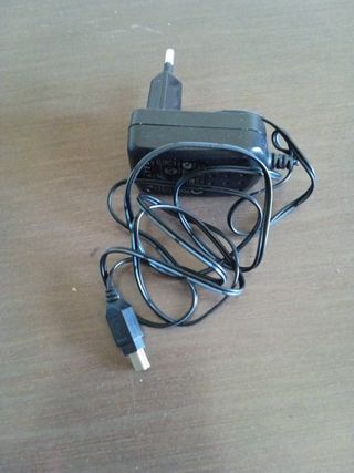 Móvil Alcatel con tapa, nuevo, cargador, auricular