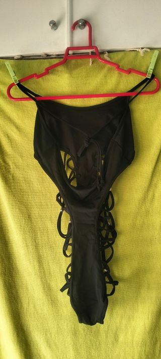 Body Tanga Negro con aberturas laterales