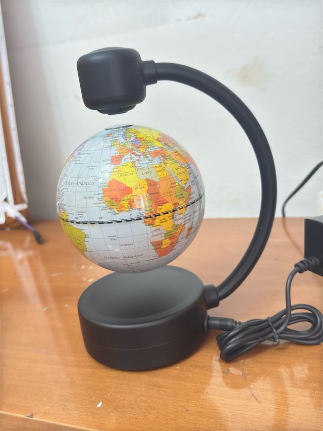 Globo terráqueo levitante