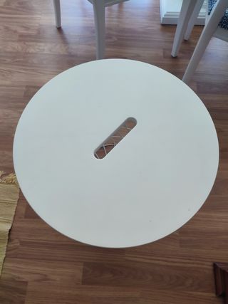 Mesa auxiliar blanca IKEA 