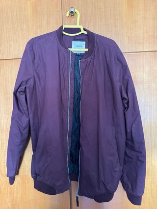 Chaqueta bomber Pull&Bear morada