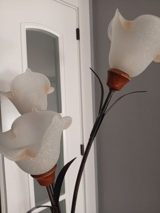 Lampara pie 3 tulipas