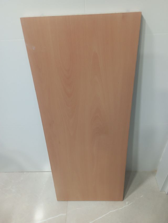 3 Baldas armario madera marrón.