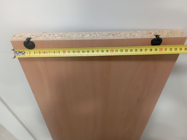 3 Baldas armario madera marrón.