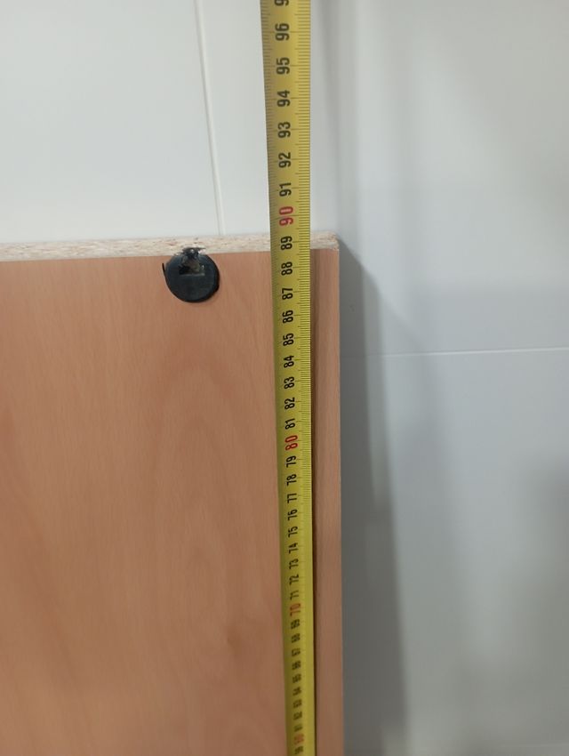 3 Baldas armario madera marrón.