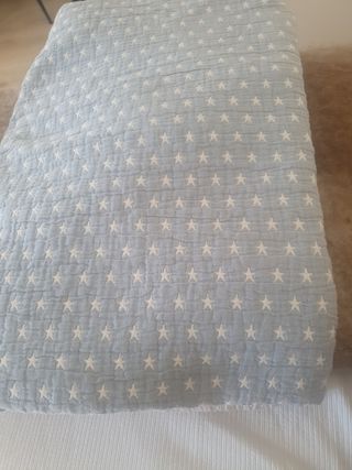 Colcha Zara Home infantil estrellas