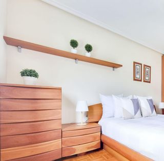 Cama matrimonio arcón + mesillas + sinfonier+balda