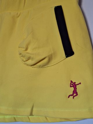 Falda deportiva amarilla