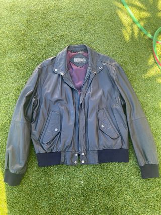 Chaqueta Members Only azul oscuro.