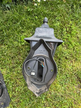 Lampada da esterno in metallo nero