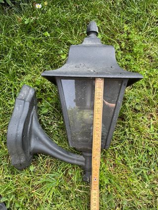 Lampada da esterno in metallo nero