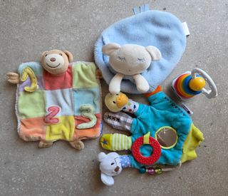 Lote juguetes bebé: peluche, sonajero