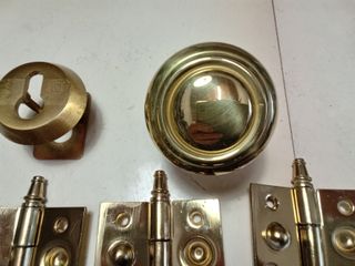 Bisagras, pomo, mirilla, para puerta de entrada