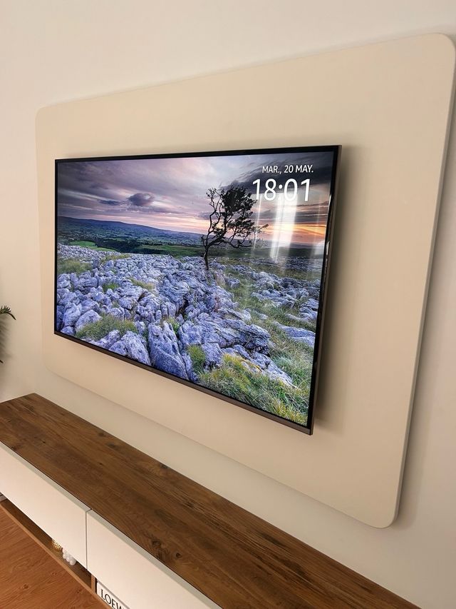 Panel TV flotante - Decoración pared