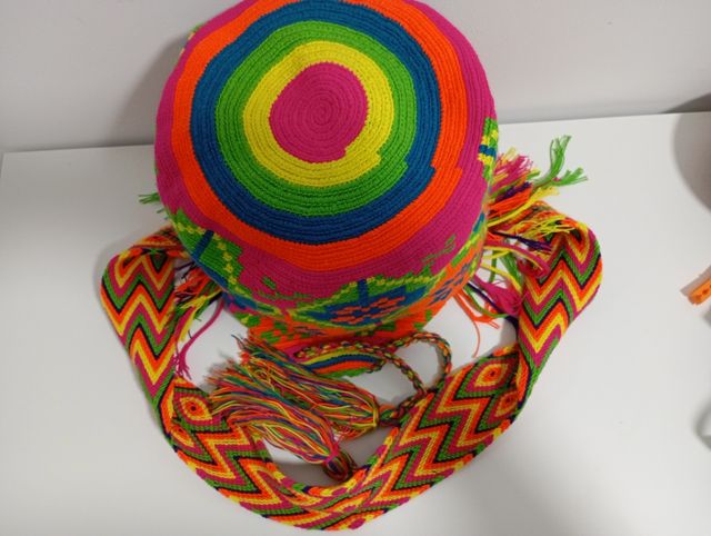 Bolso Wayuu multicolor hecho a mano