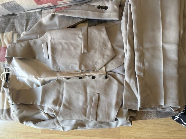 Traje gris - talla XS y S
solo hago envios