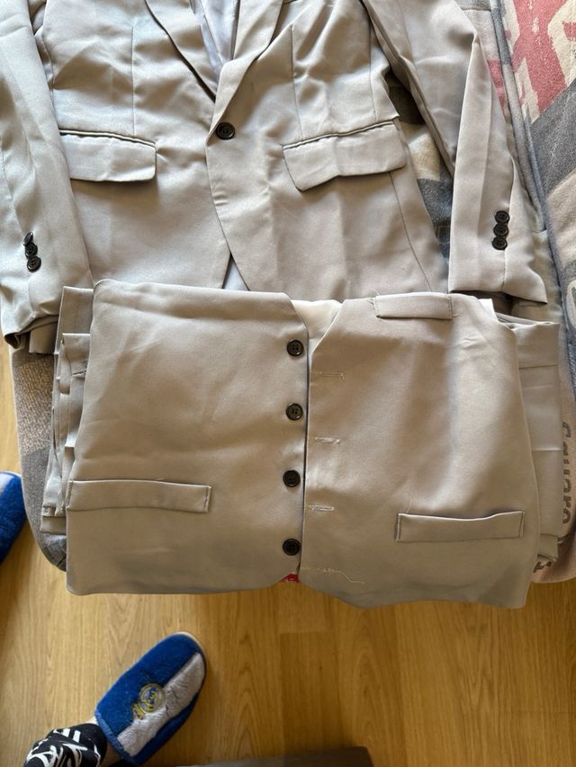 Traje gris - talla XS y S
solo hago envios