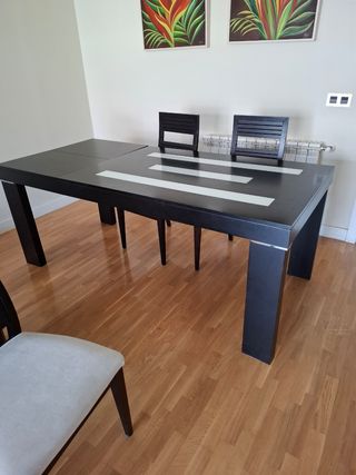 Mesa comedor y 4 sillas modernas de diseño