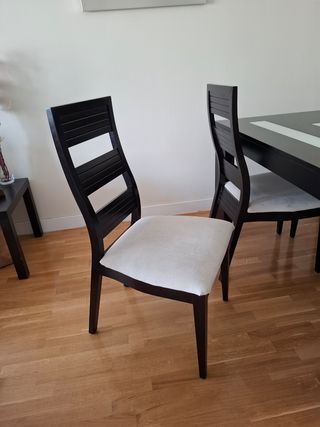 Mesa comedor y 4 sillas modernas de diseño