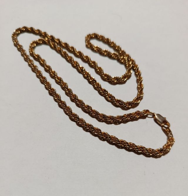 Collar de cuerda dorado