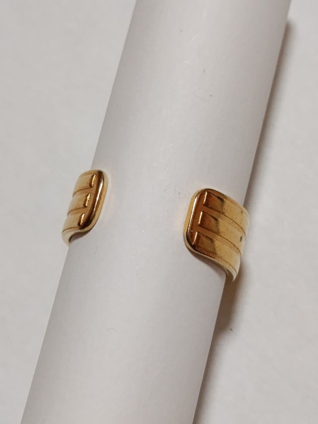 Anillo dorado abierto