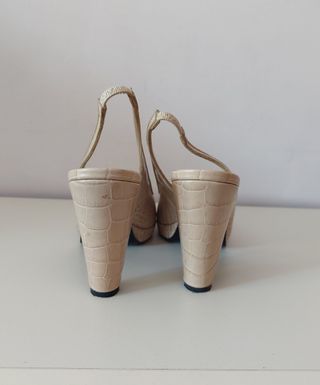 Sandalias tacón beige piel
